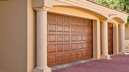 Cómo elegir la mejor puerta para tu garaje: Consejos prácticos para tomar la decisión correcta