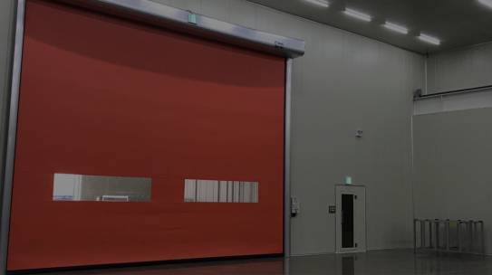 El Silencio También Se Instala: Cómo Domar el Ruido de tu Puerta Automática